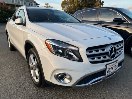 Key #34 Mercedes GLA 250 SUV 4D Key #34 Mercedes GLA 250 SUV 4D