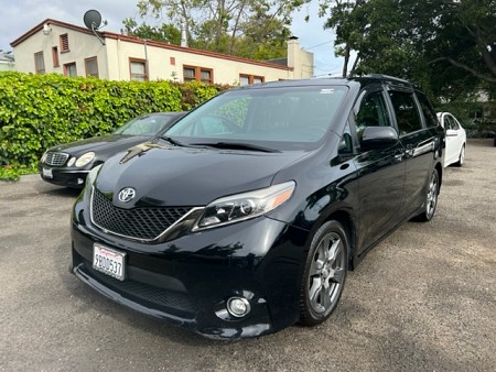 Key #18 Toyota SiennaSE Premium Minivan 4D Key #18 Toyota SiennaSE Premium Minivan 4D