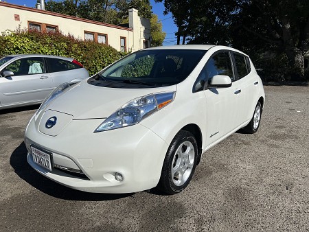 Key #26 Nissan LEAF SV Hatchback 4D Key #26 Nissan LEAF SV Hatchback 4D
