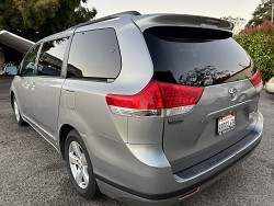 Key #33 Toyota Sienna LE Minivan 4D