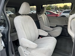 Key #33 Toyota Sienna LE Minivan 4D