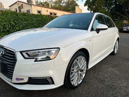Key #45 Audi A3 Sportback e-tron Premium Wagon 4D Key #45 Audi A3 Sportback e-tron Premium Wagon 4D