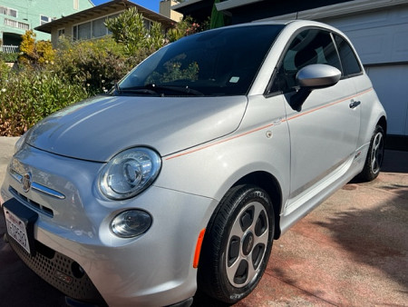 Key #14 FIAT 500e Hatchback 2D Key #14 FIAT 500e Hatchback 2D