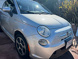 Key #14 FIAT 500e Hatchback 2D Key #14 FIAT 500e Hatchback 2D