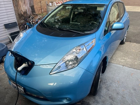 Key #30 Nissan LEAF SV Hatchback 4D Key #30 Nissan LEAF SV Hatchback 4D