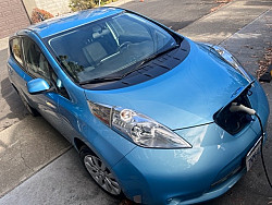 Key #30 Nissan LEAF SV Hatchback 4D Key #30 Nissan LEAF SV Hatchback 4D