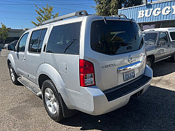 Key #35 Nissan Pathfinder SE Sport Utility 4D Key #35 Nissan Pathfinder SE Sport Utility 4D