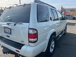Key #137 Nissan Pathfinder SE Sport Utility 4D Key #137 Nissan Pathfinder SE Sport Utility 4D