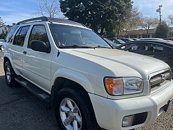 Key #137 Nissan Pathfinder SE Sport Utility 4D