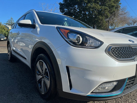 Key #27 Kia Niro Plug-in Hybrid LX Wagon 4D