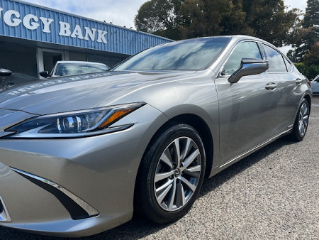 Key #124 Lexus ES 300h Sedan 4D Key #124 Lexus ES 300h Sedan 4D