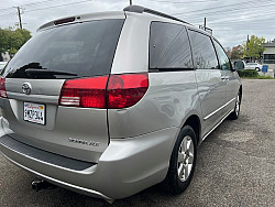 Key #157 Toyota Sienna XLE Minivan 4D