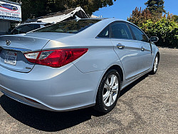 Key #18 Hyundai Sonata Limited Sedan 4D