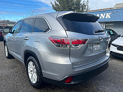 Key #24 Toyota Highlander LE Sport Utility 4D