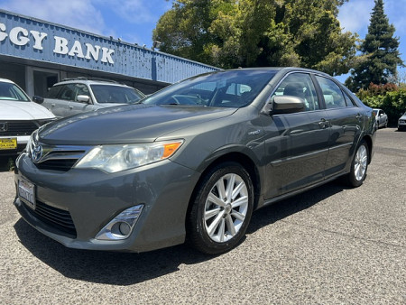 Key #27 Toyota Camry Hybrid XLE Sedan 4D