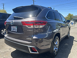 Key #23 Toyota Highlander Hybrid Limited Platinum Sport Utility 4D