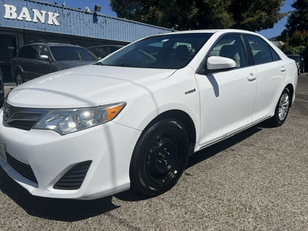 Key #8 Toyota Camry LE Hybrid Sedan 4D