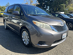 Key #34 Toyota Sienna LE Minivan 4D Key #34 Toyota Sienna LE Minivan 4D